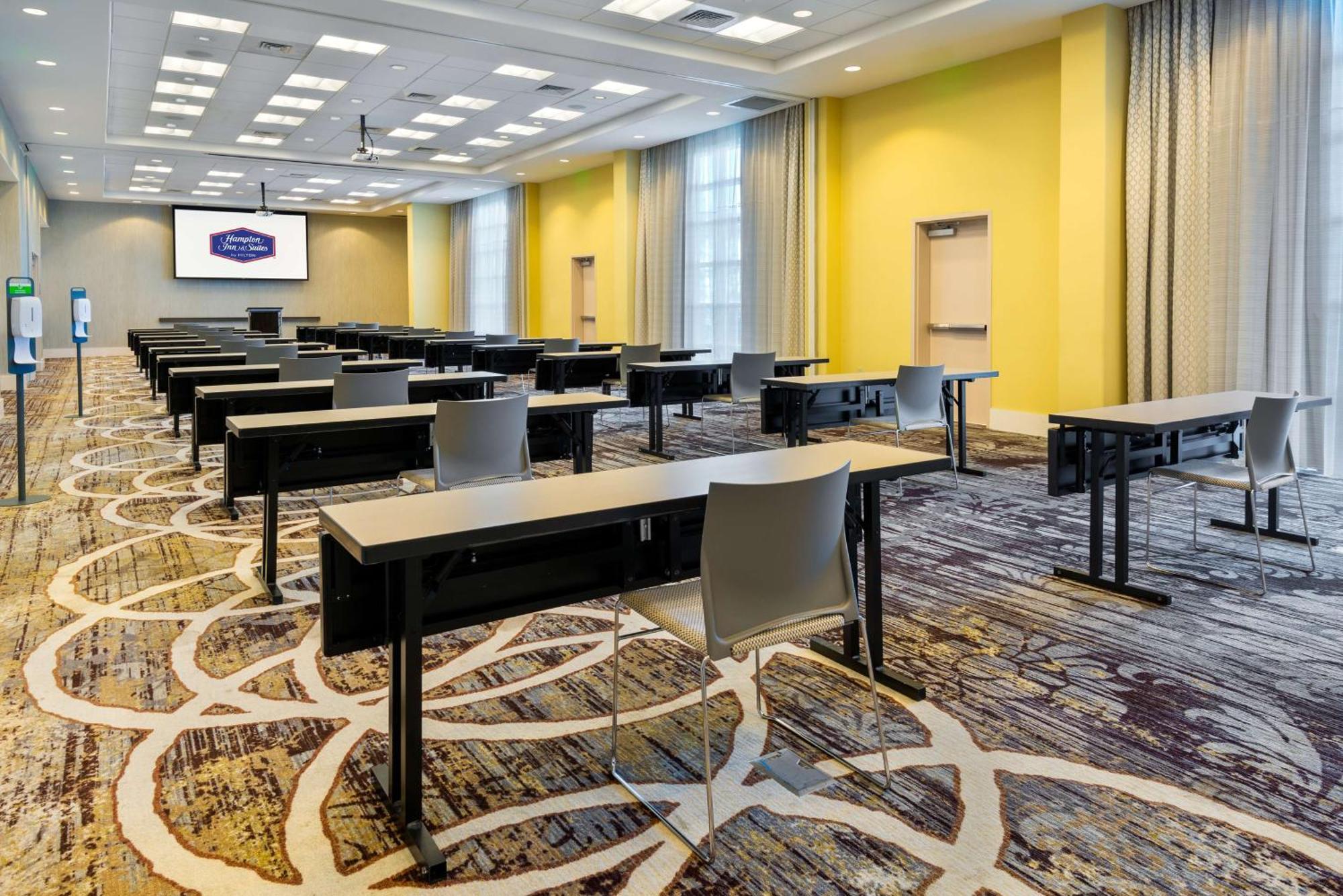 Hampton Inn & Suites Tampa Airport Avion Park Westshore Bagian luar foto